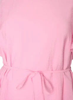 Knöchellanges Kleid mit Flügelärmeln und Bindegürtel