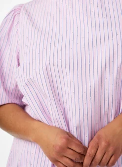 Knielanges gestreiftes Kleid mit Steinen und Puffärmeln
