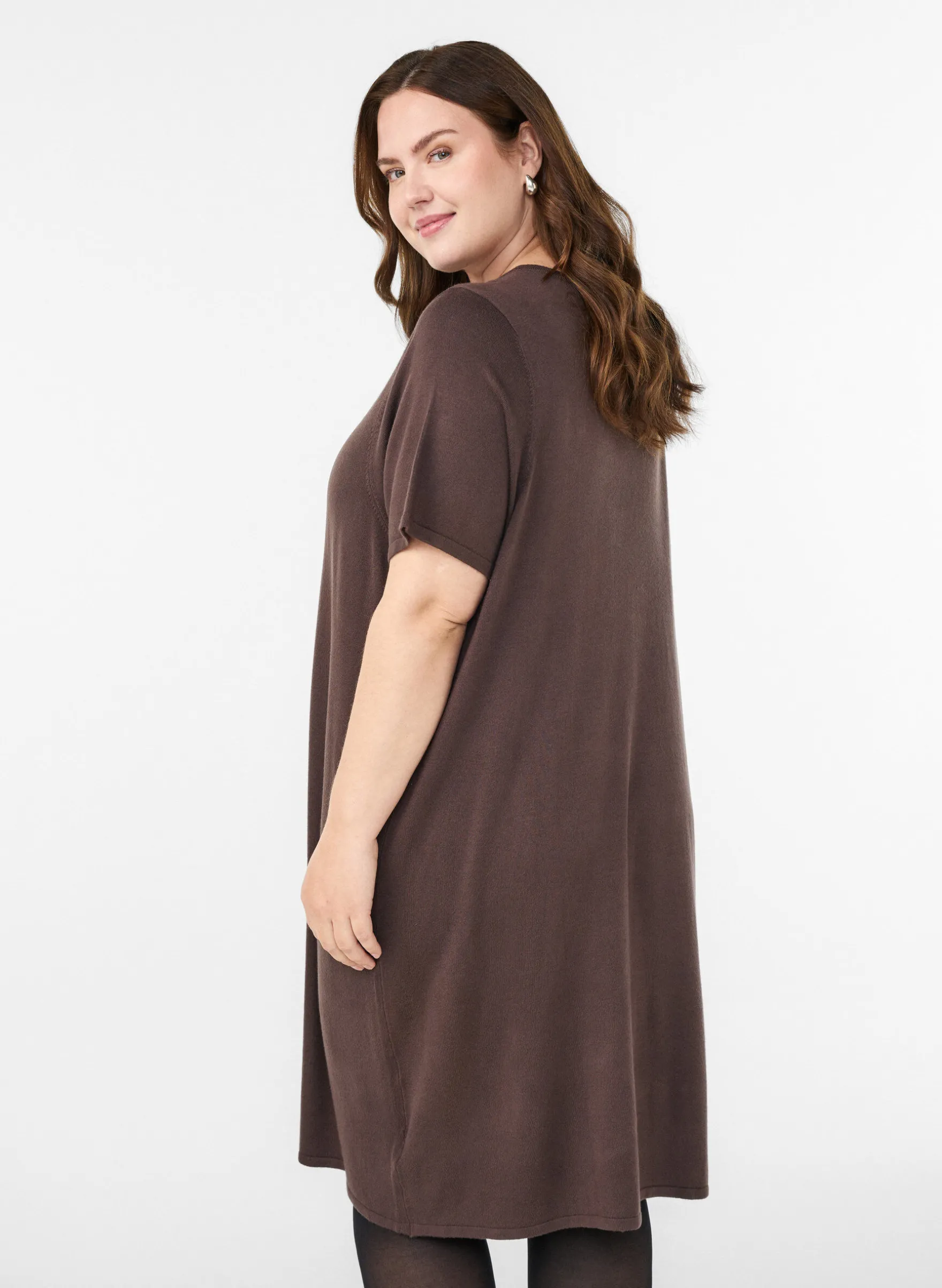 Knielanges Strickkleid mit kurzen Ärmeln
