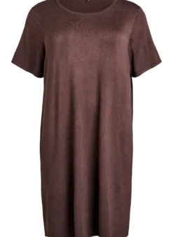 Knielanges Strickkleid mit kurzen Ärmeln