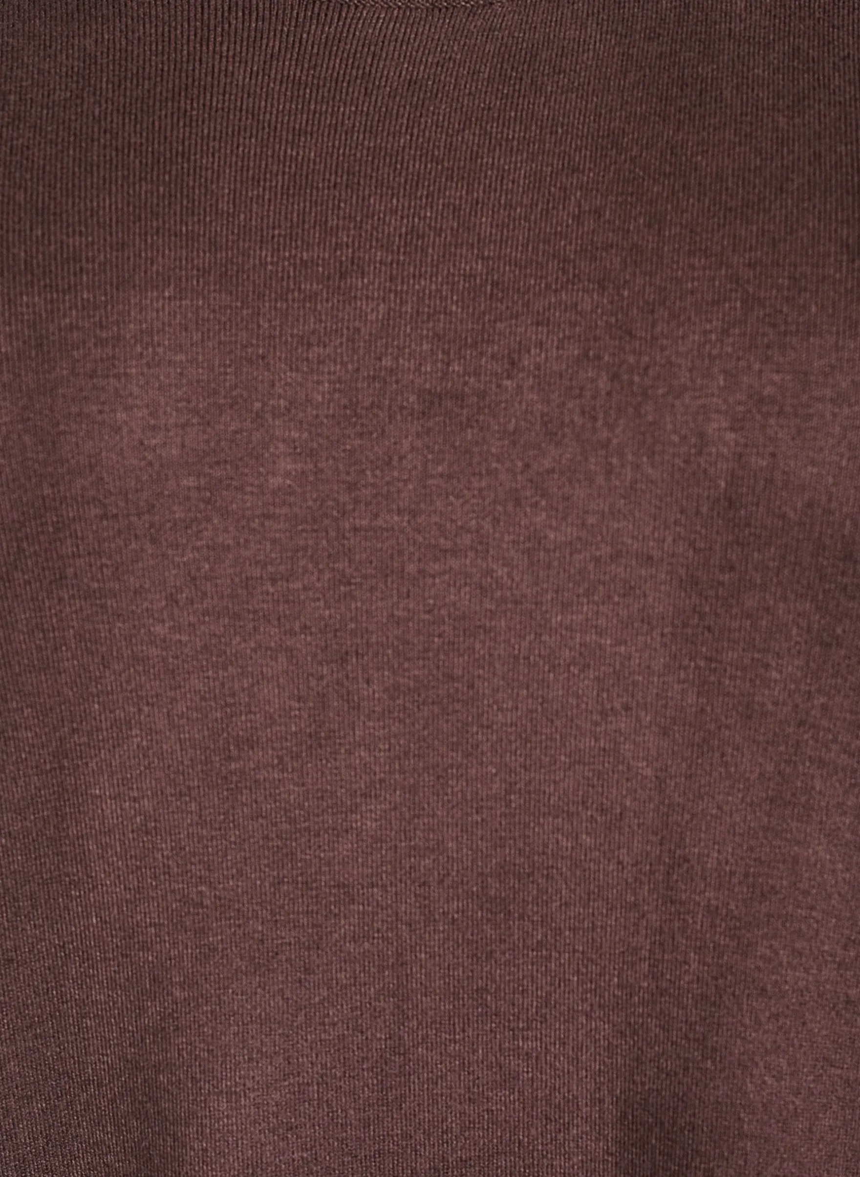 Knielanges Strickkleid mit kurzen Ärmeln