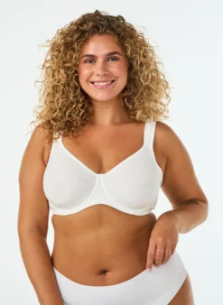 Komfort-BH mit Spitzen-Overlay und vorgeformten Cups