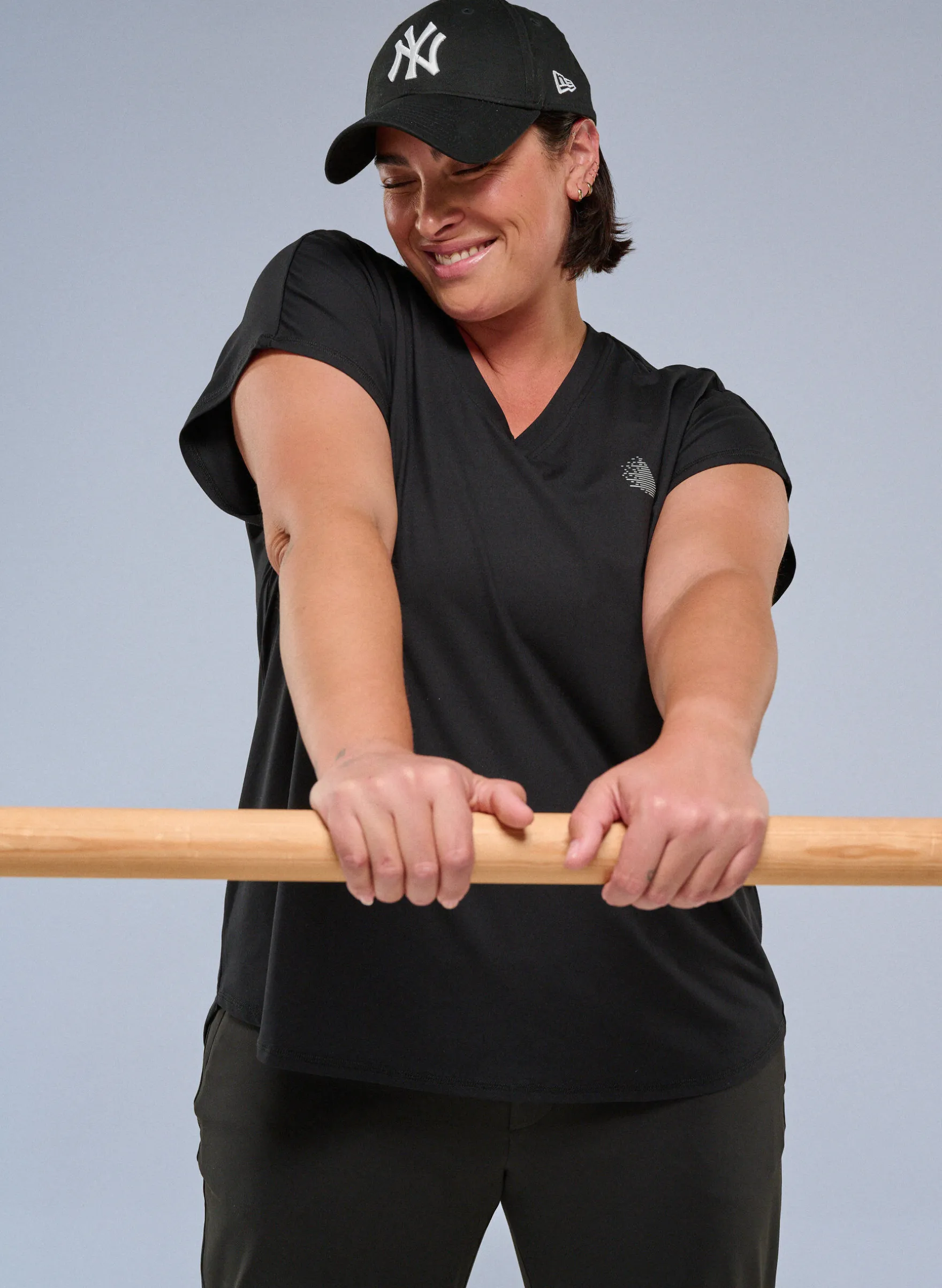 Kurzarm Trainingsshirt mit V-Ausschnitt