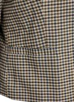 Kurze Jacke mit goldfarbenen Knöpfen