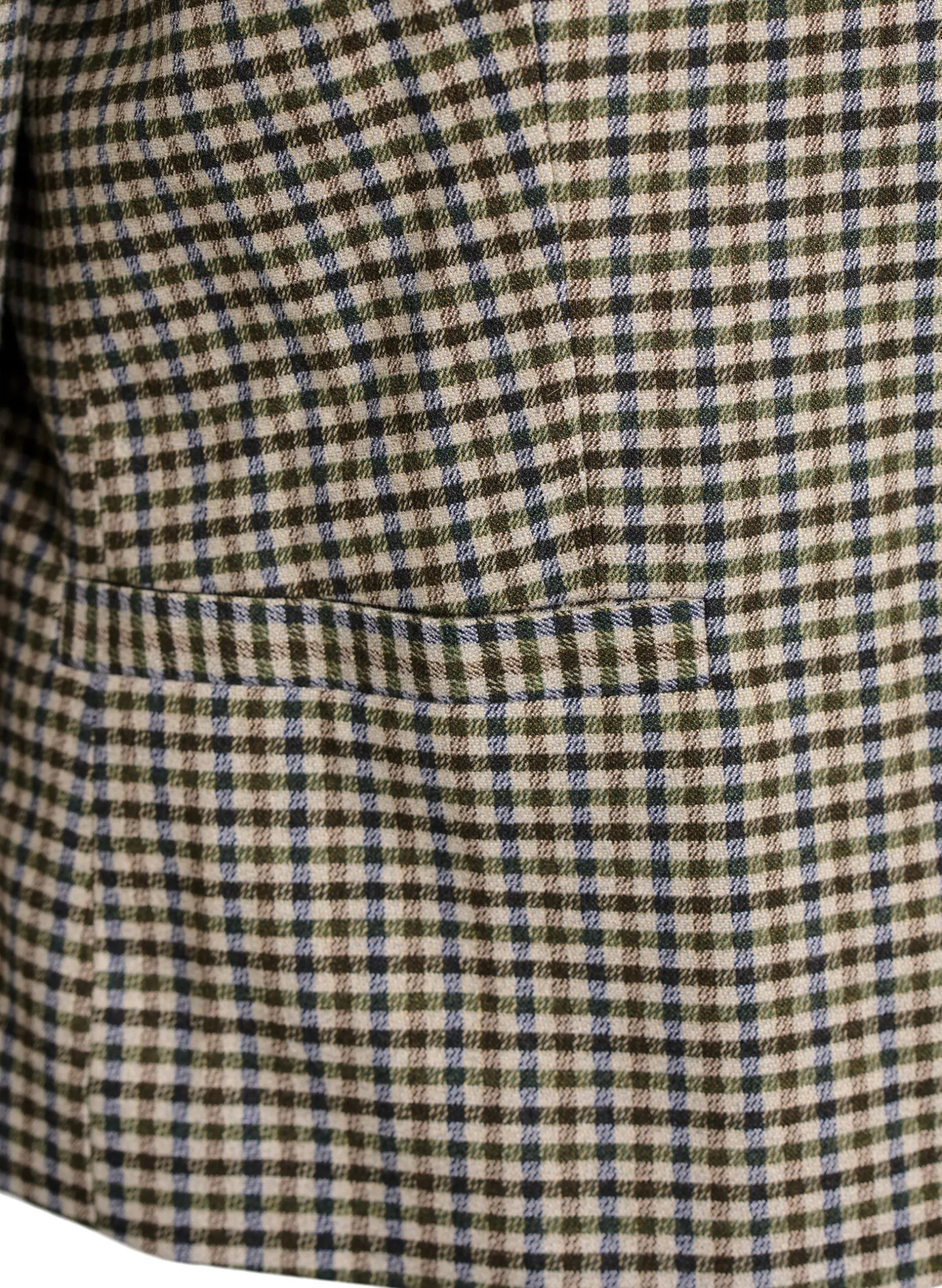 Kurze Jacke mit goldfarbenen Knöpfen
