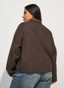 Kurze Jacke mit Hemdkragen und Reißverschluss