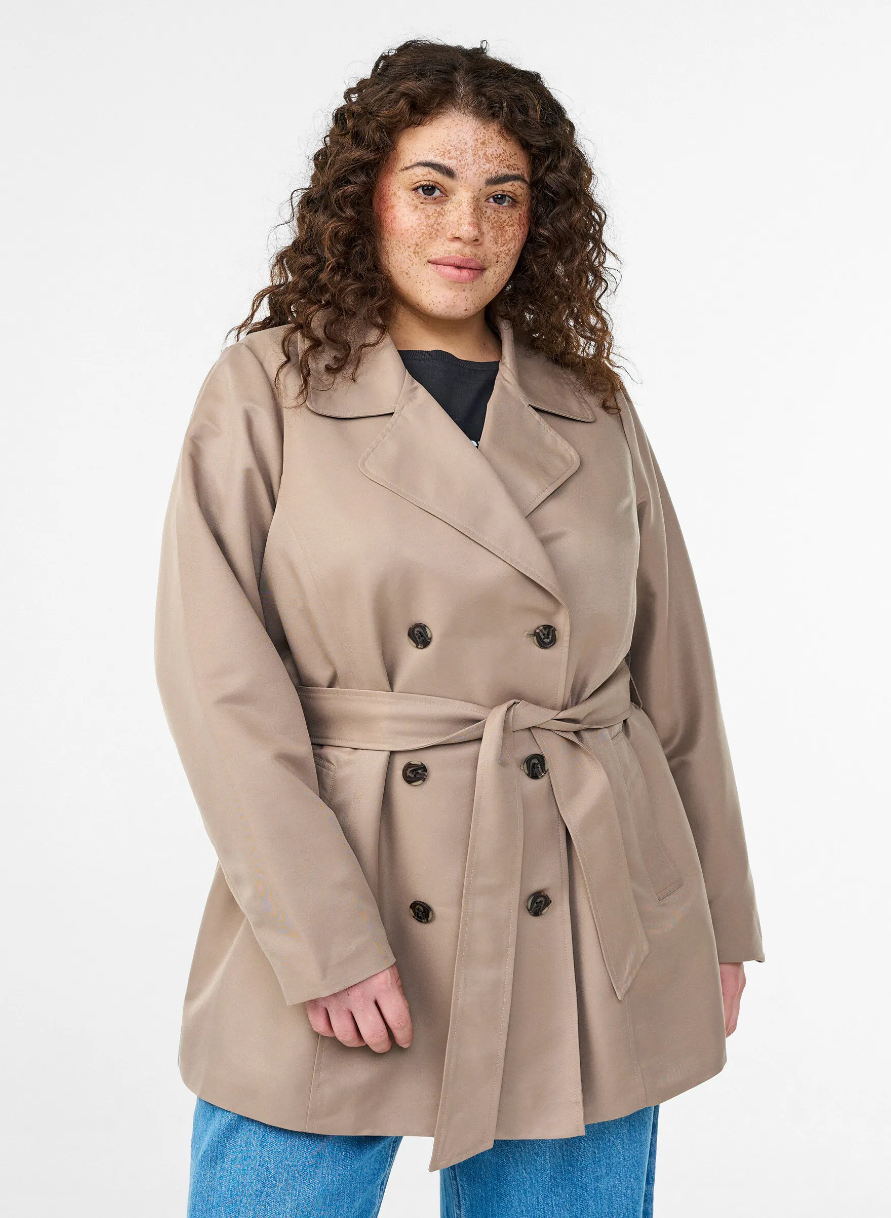 Kurzer Trenchcoat mit Gürtel