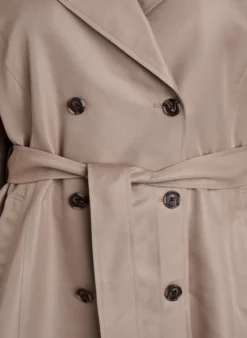 Kurzer Trenchcoat mit Gürtel
