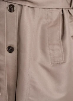 Kurzer Trenchcoat mit Gürtel