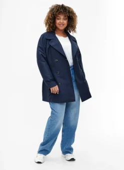 Kurzer Trenchcoat mit Gürtel