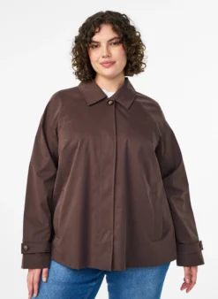 Kurzer Trenchcoat mit Kragen und Raglanärmeln