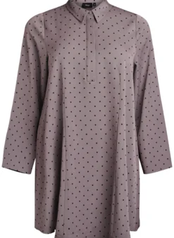 Kurzes A-Linien-Kleid mit langen Ärmeln