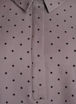 Kurzes A-Linien-Kleid mit langen Ärmeln