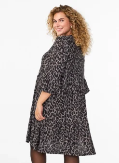 Kurzes A-Linien-Kleid mit Leopardenmuster