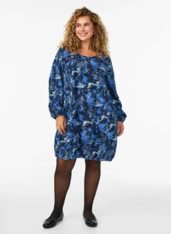 Kurzes Baumwollkleid mit Gummisaum und langen Ärmeln