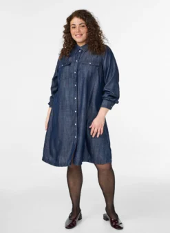Kurzes Denimkleid aus Lyocell mit Druckknöpfen