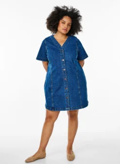 Kurzes Jeanskleid mit V-Ausschnitt