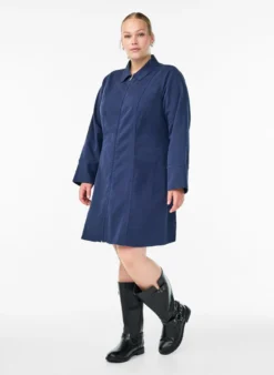 Kurzes Kleid aus Twill mit Reißverschluss