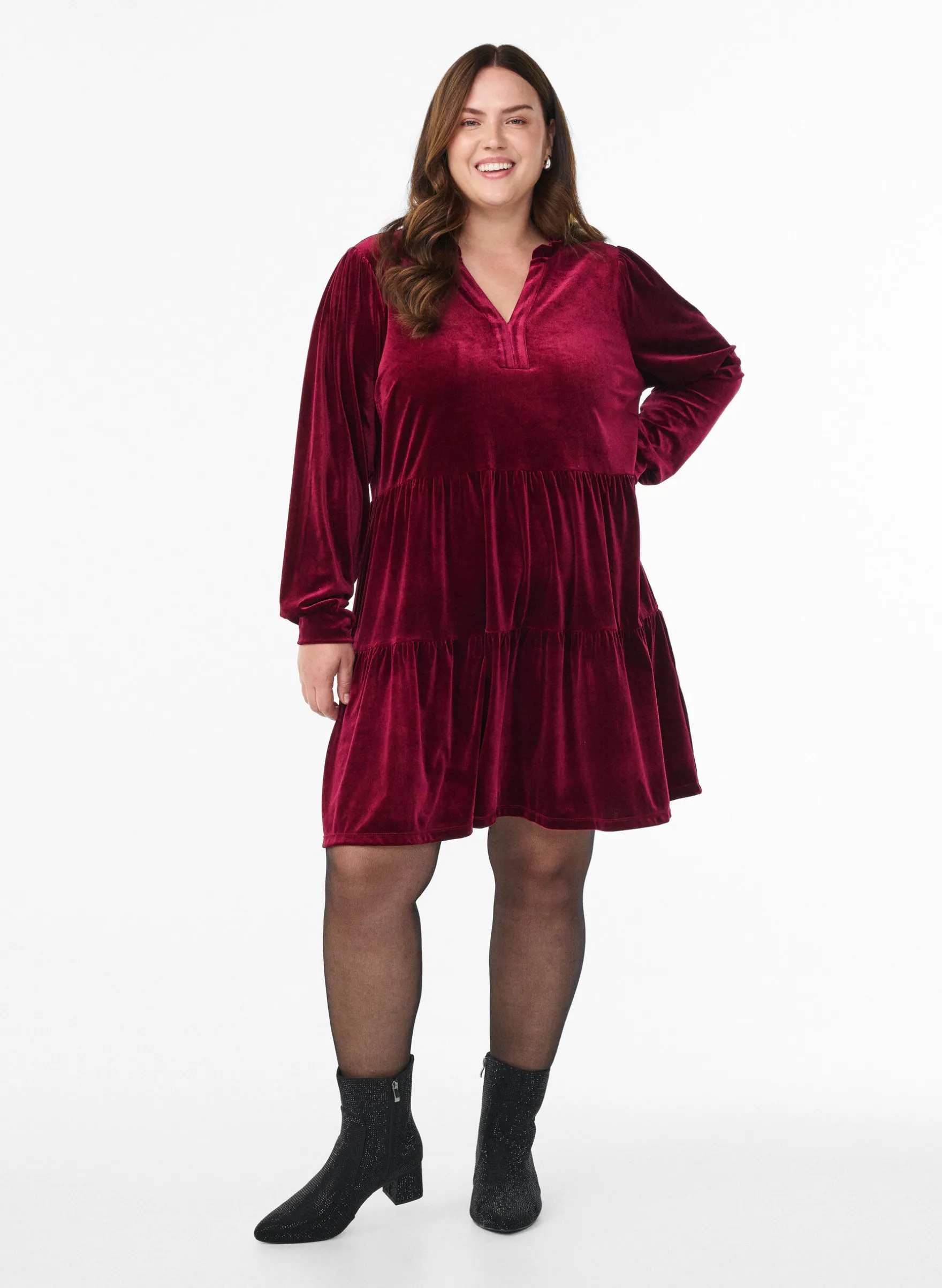 Kurzes Kleid aus Velours mit Rüschenkragen und langen Ärmeln