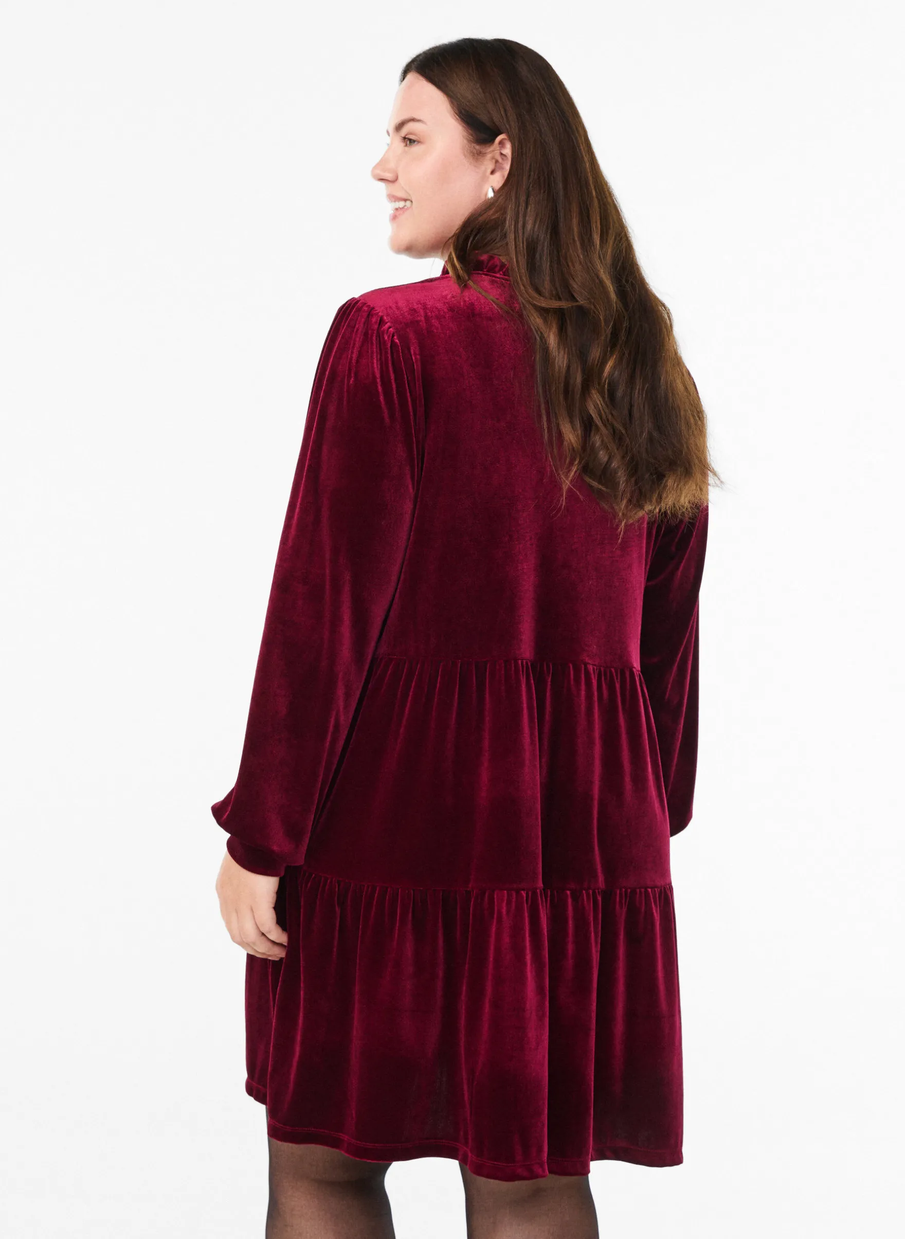 Kurzes Kleid aus Velours mit Rüschenkragen und langen Ärmeln