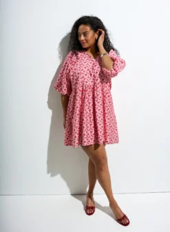 Kurzes Kleid aus Viskose mit Empire-Schnitt und Ballonärmeln