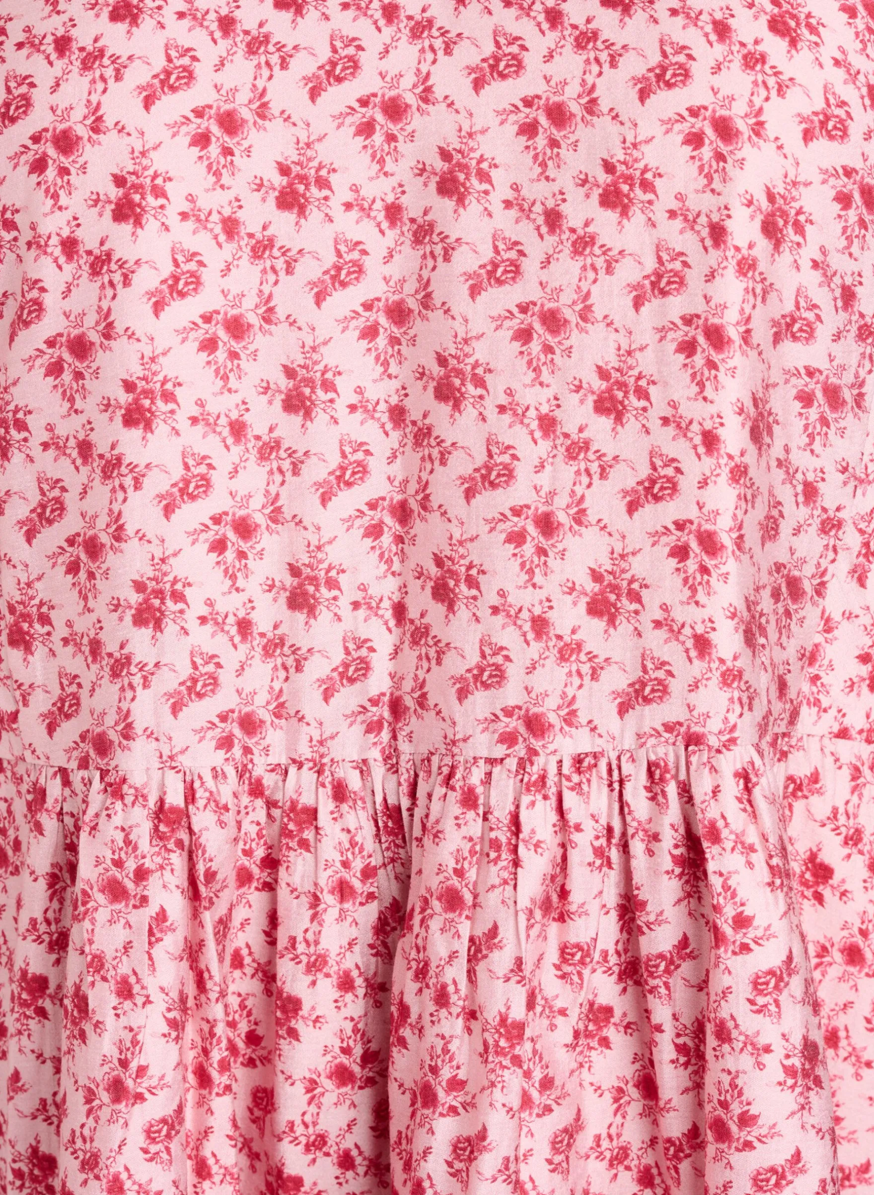 Kurzes Kleid aus Viskose mit Empire-Schnitt und Ballonärmeln