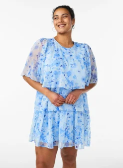 Kurzes Kleid in Chiffon-Optik mit Blumenprint und Volantlagen