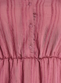 Kurzes Kleid mit gewebtem Ripp und Gummizug in der Taille