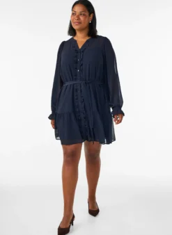 Kurzes Kleid mit Rüschendetails und Bindegürtel