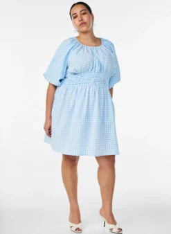 Kurzes kleinkariertes Kleid mit Ballonärmeln
