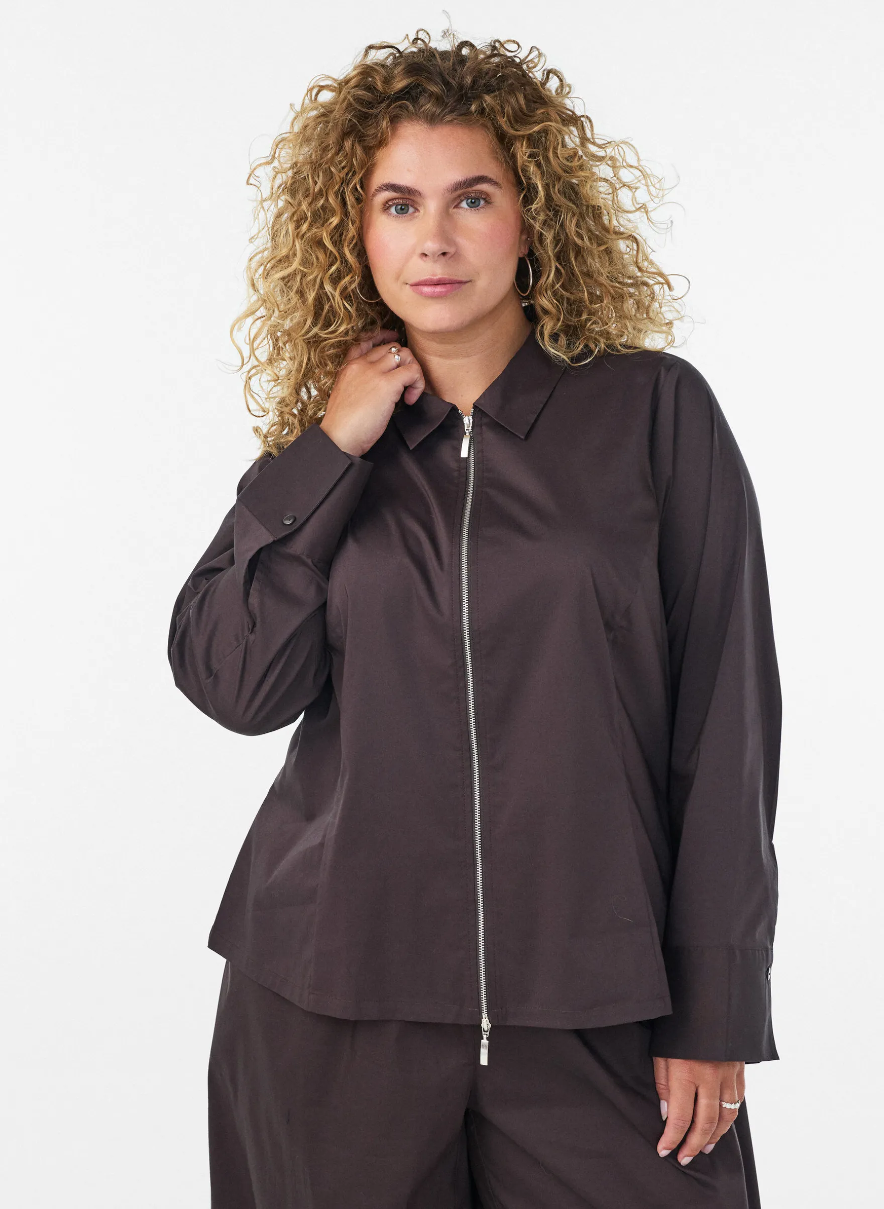 Kurzes Shirt mit Zwei-Wege-Reißverschluss