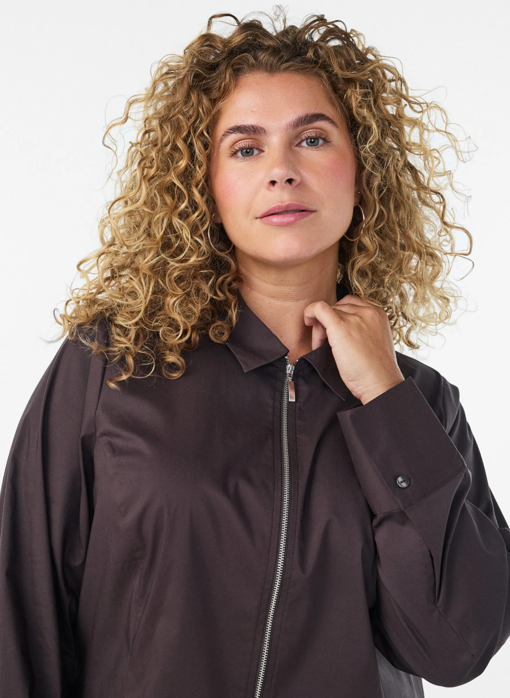 Kurzes Shirt mit Zwei-Wege-Reißverschluss