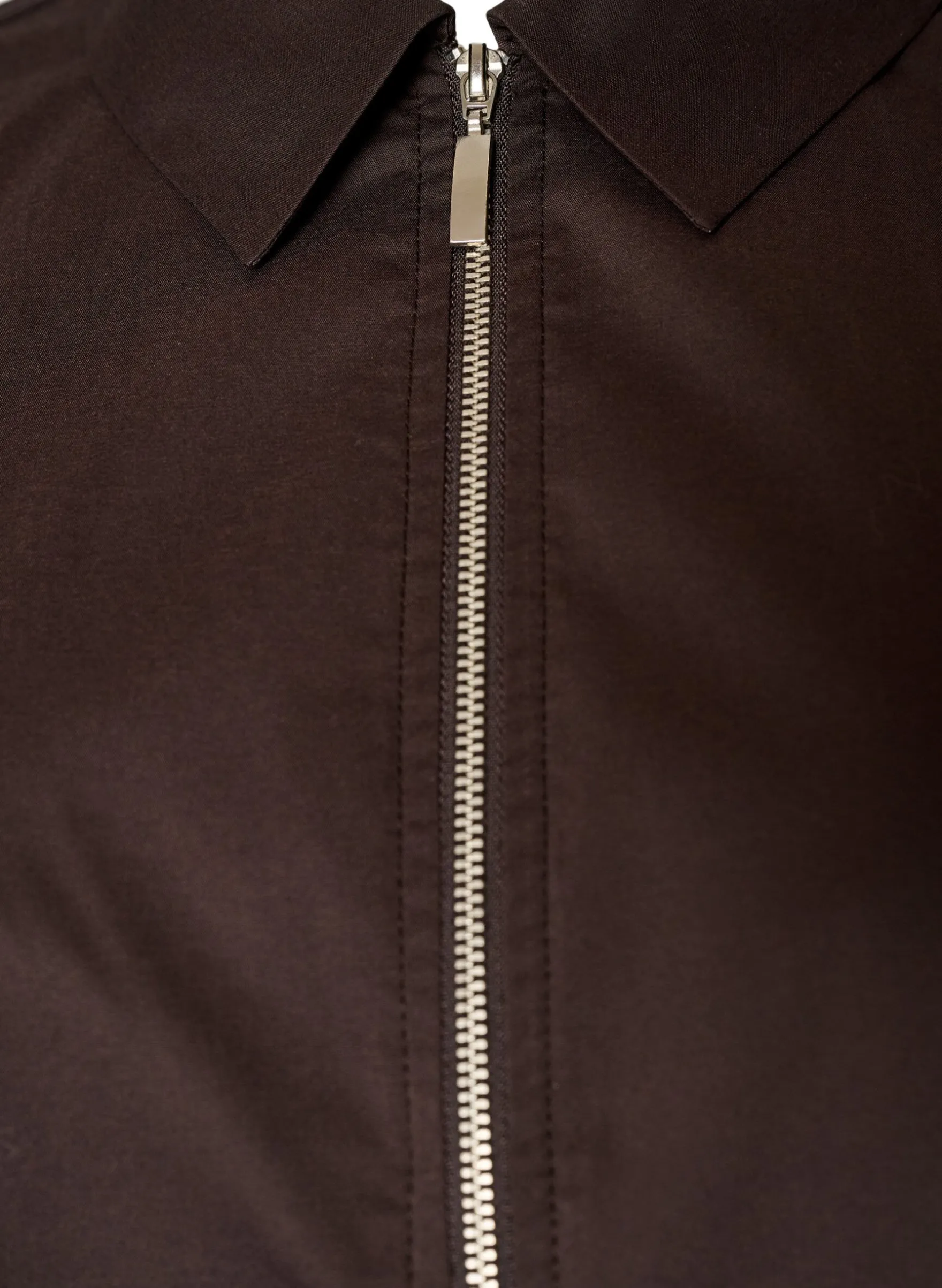 Kurzes Shirt mit Zwei-Wege-Reißverschluss