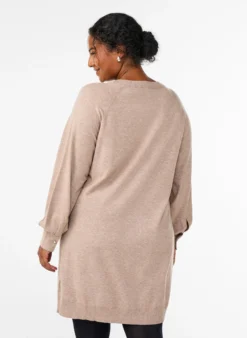 Kurzes Strickkleid mit Raglanärmeln