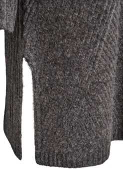Kurzes Strickkleid mit Rollkragen und Rippstruktur