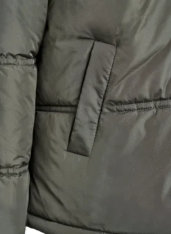 Kurze Steppjacke mit Kapuze und Zwei-Wege-Reißverschluss