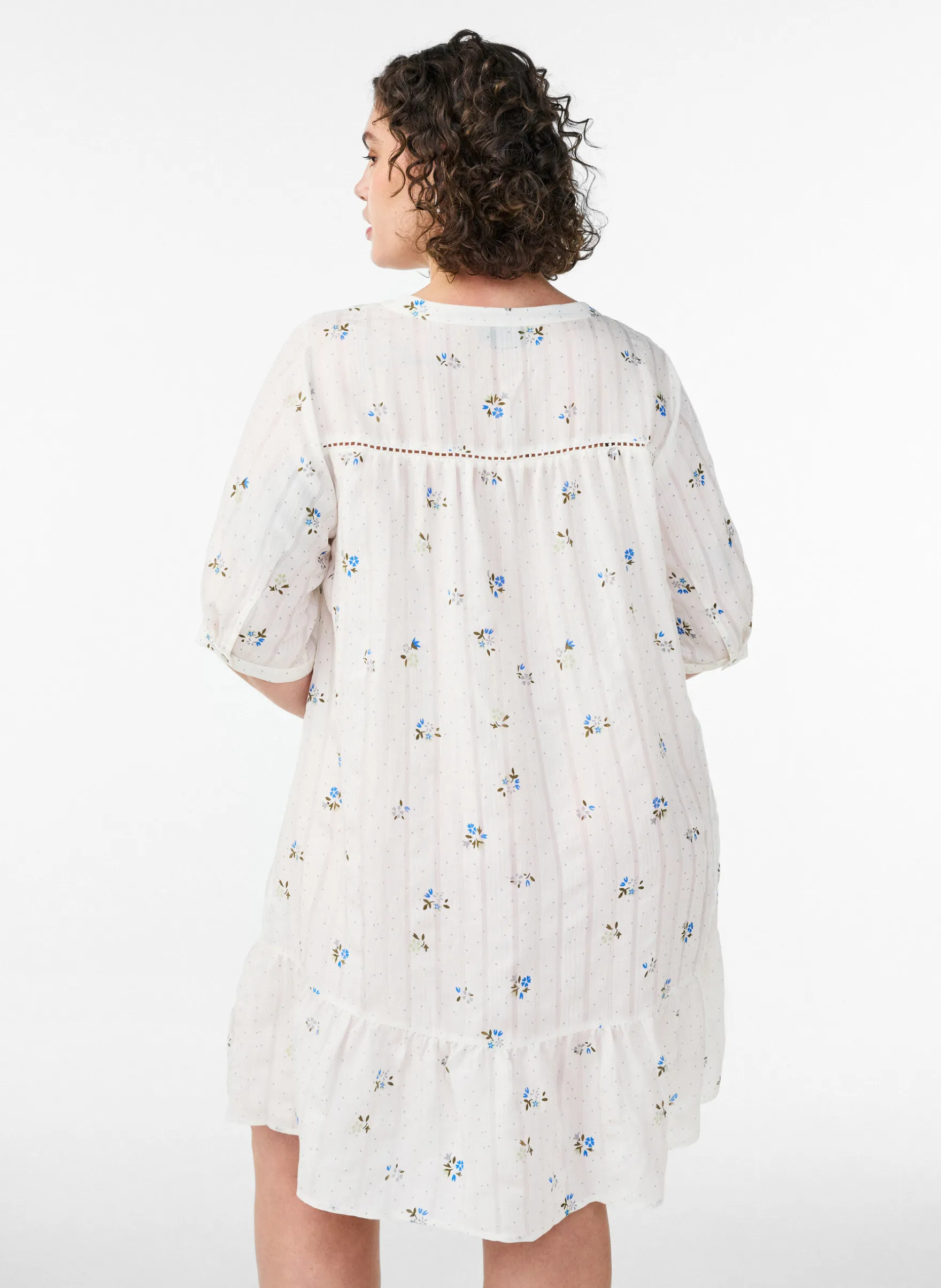 Kurzes Viskosekleid mit Spitzenbesatz und A-Linien-Schnitt