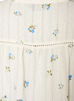 Kurzes Viskosekleid mit Spitzenbesatz und A-Linien-Schnitt