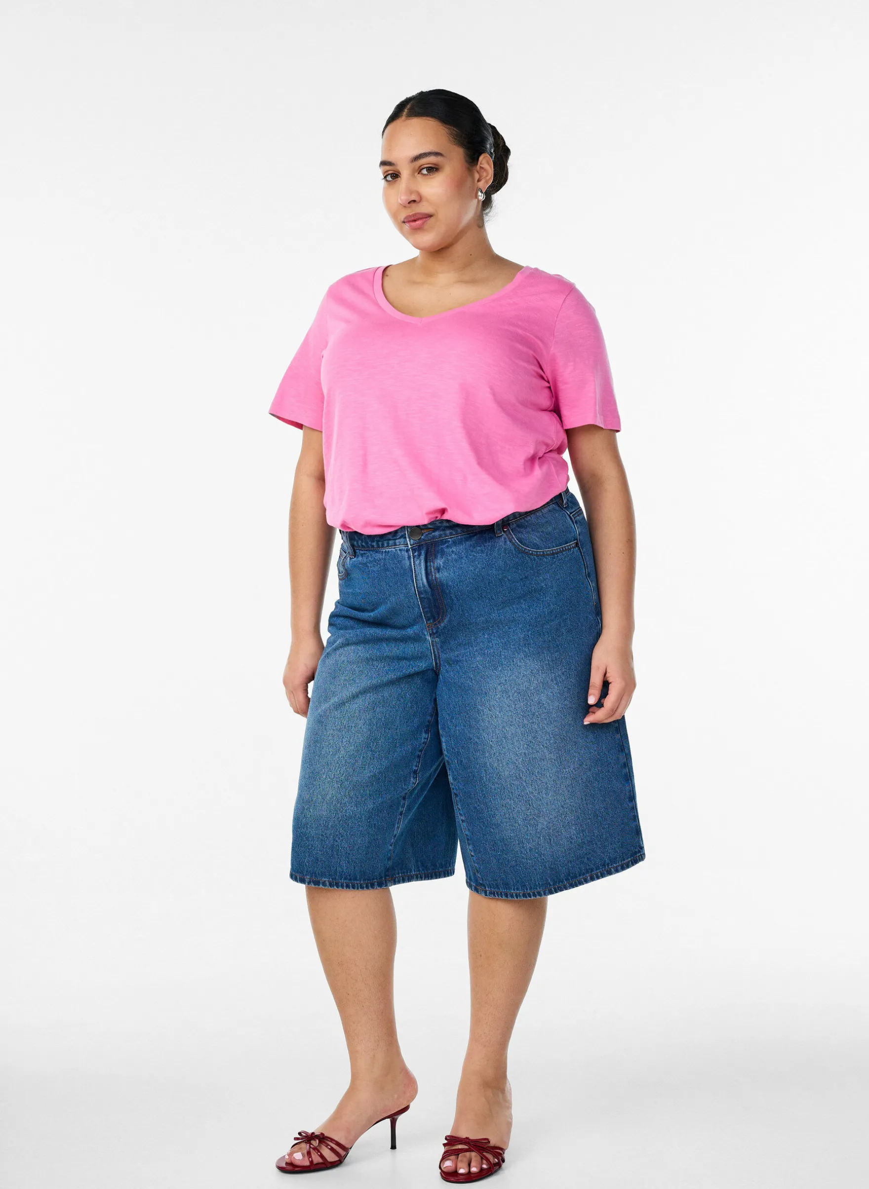 Kurzärmeliges Basic T-Shirt mit V-Ausschnitt