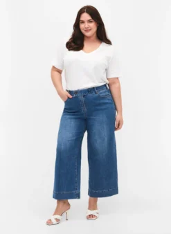 Kurzärmeliges Basic T-Shirt mit V-Ausschnitt