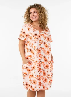 Kurzärmliges Baumwollkleid mit Aufdruck