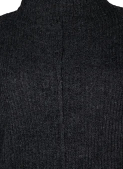 Langes, übergroßes Strickkleid mit Schlitz