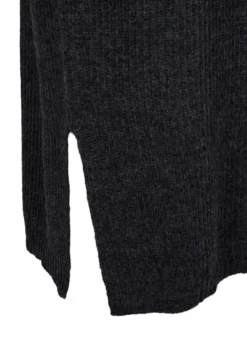 Langes, übergroßes Strickkleid mit Schlitz