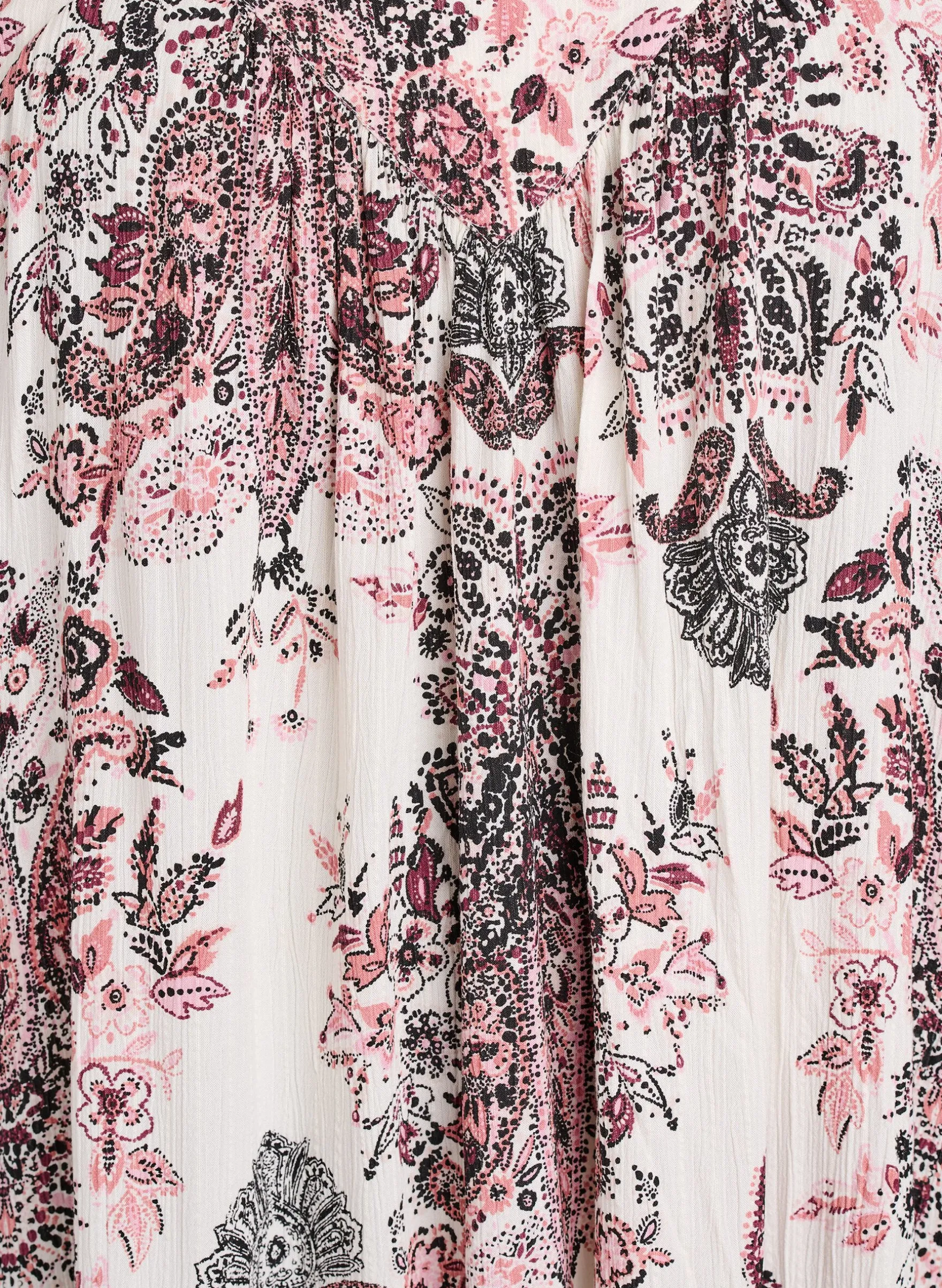 Langes Kleid mit eckigem Ausschnitt und floralen Mustern