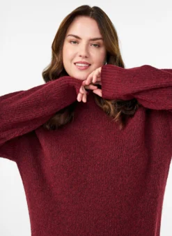 Langes Strickkleid mit hohem Kragen