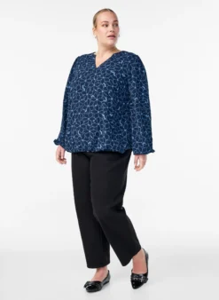 Langärmelige Bluse mit Blumenstickerei