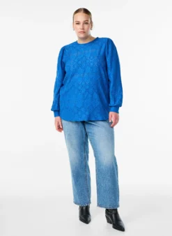Langärmelige Bluse mit Lochstickerei