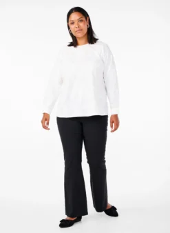 Langärmlige Bluse mit Stickereien
