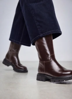 Langschaftstiefel mit leichter Crackle-Optik