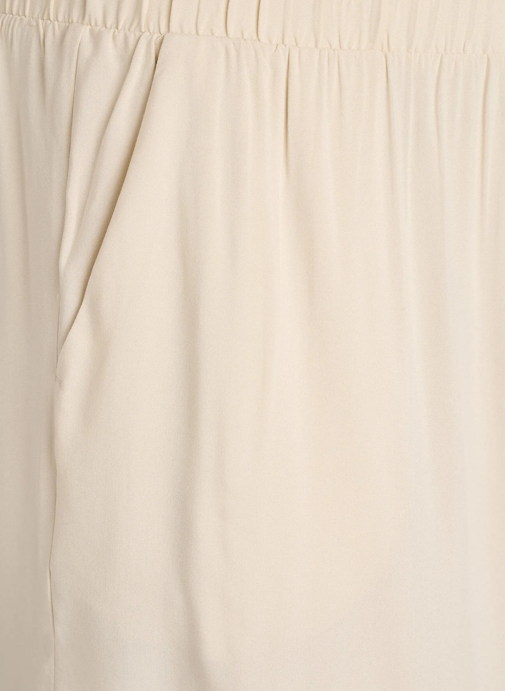 Lockere Pyjamashorts aus Viskose mit hoher Taille